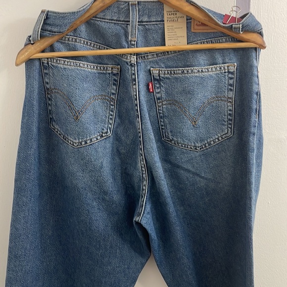 BNWT Levi’s Mom Jeans - Picture 5 of 6